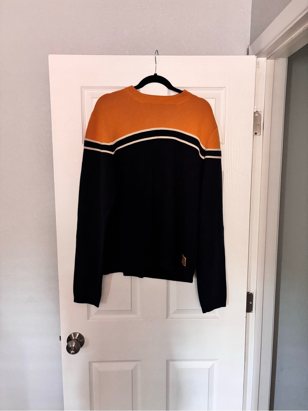 Vintage Y2K Abercrombie & Fitch Black and Orange Crewneck Sweater